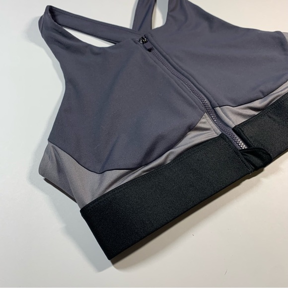 Fabletics grey no bounce front zip sports bra - Picture 2 of 15